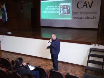 Presidente da Somevesc participa de evento destinado a alunos e médicos veterinários em Lages